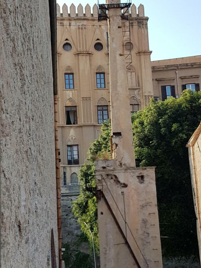 Casa Vacanze Villa D'Orleans Palermo Exterior foto